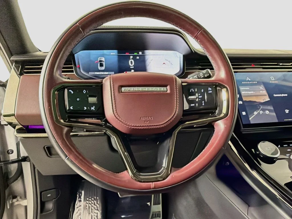 Used 2023 Gray Land Rover SE Dynamic image 11
