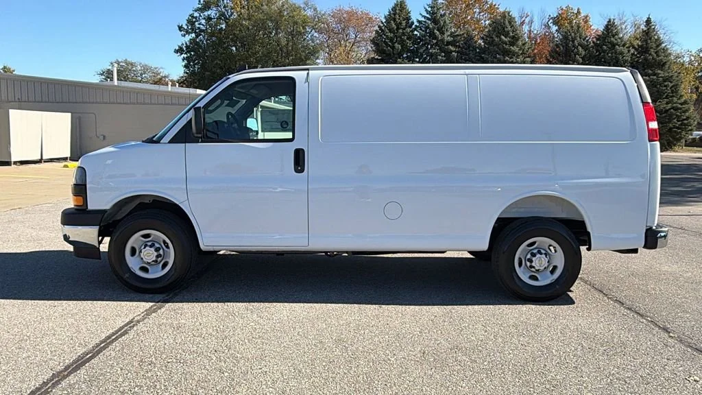 2025 Chevrolet Express Cargo Work Van - Photo 6