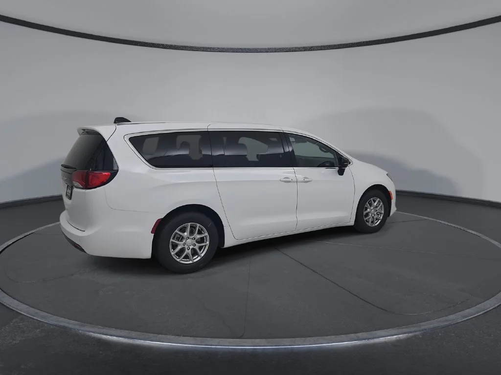 New 2027 Bright White Clear-Coat Paint Chrysler LX image 14