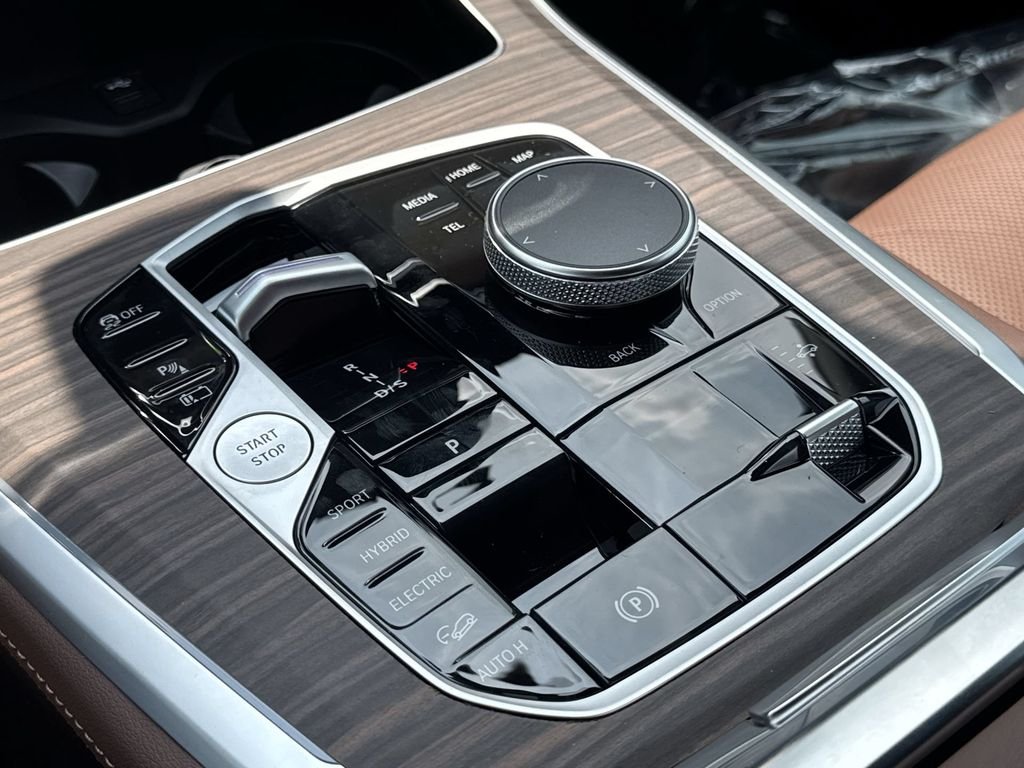 New 2026 Carbon Black Metallic BMW xDrive50e image 22
