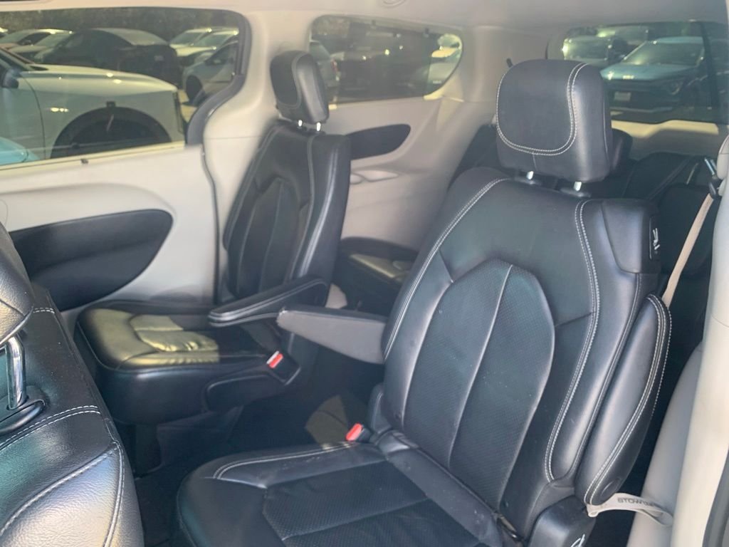 Used 2022 Gray Chrysler Touring L image 11