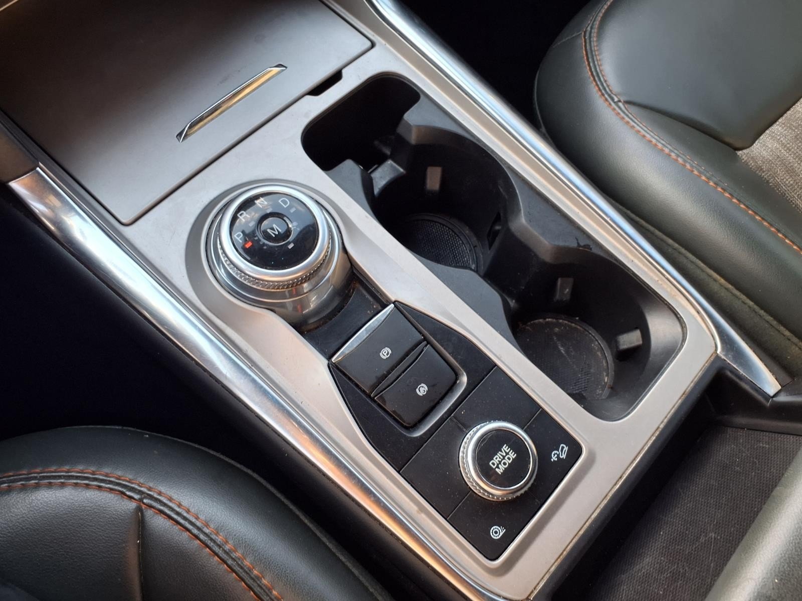 2022 Ford Explorer photo 23 of 27