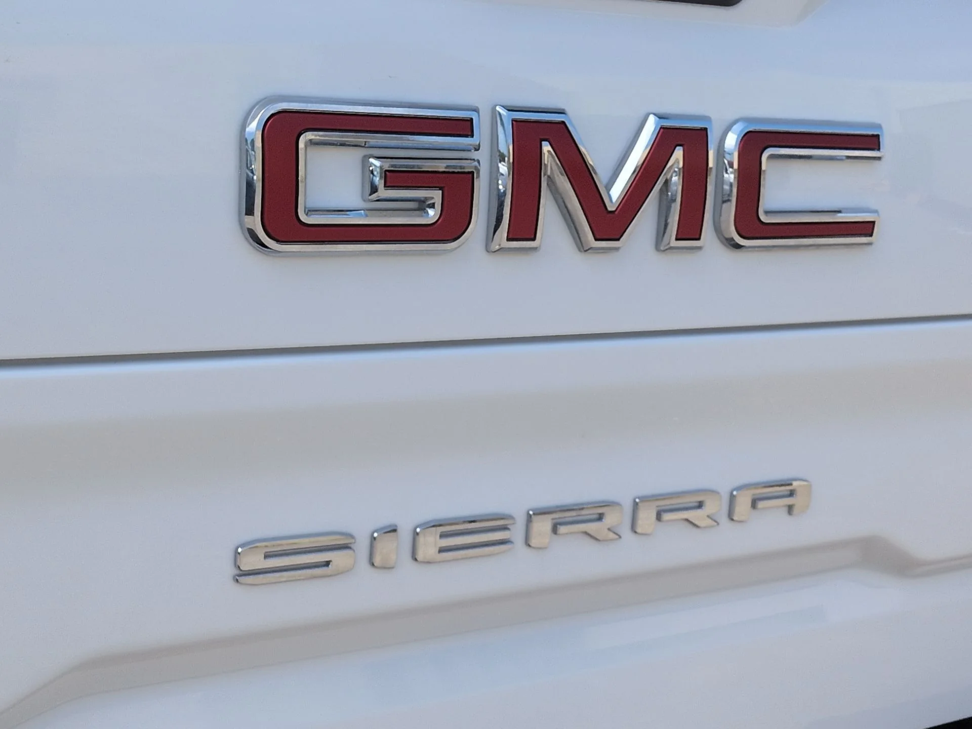 Used 2024 White GMC AT4 image 33