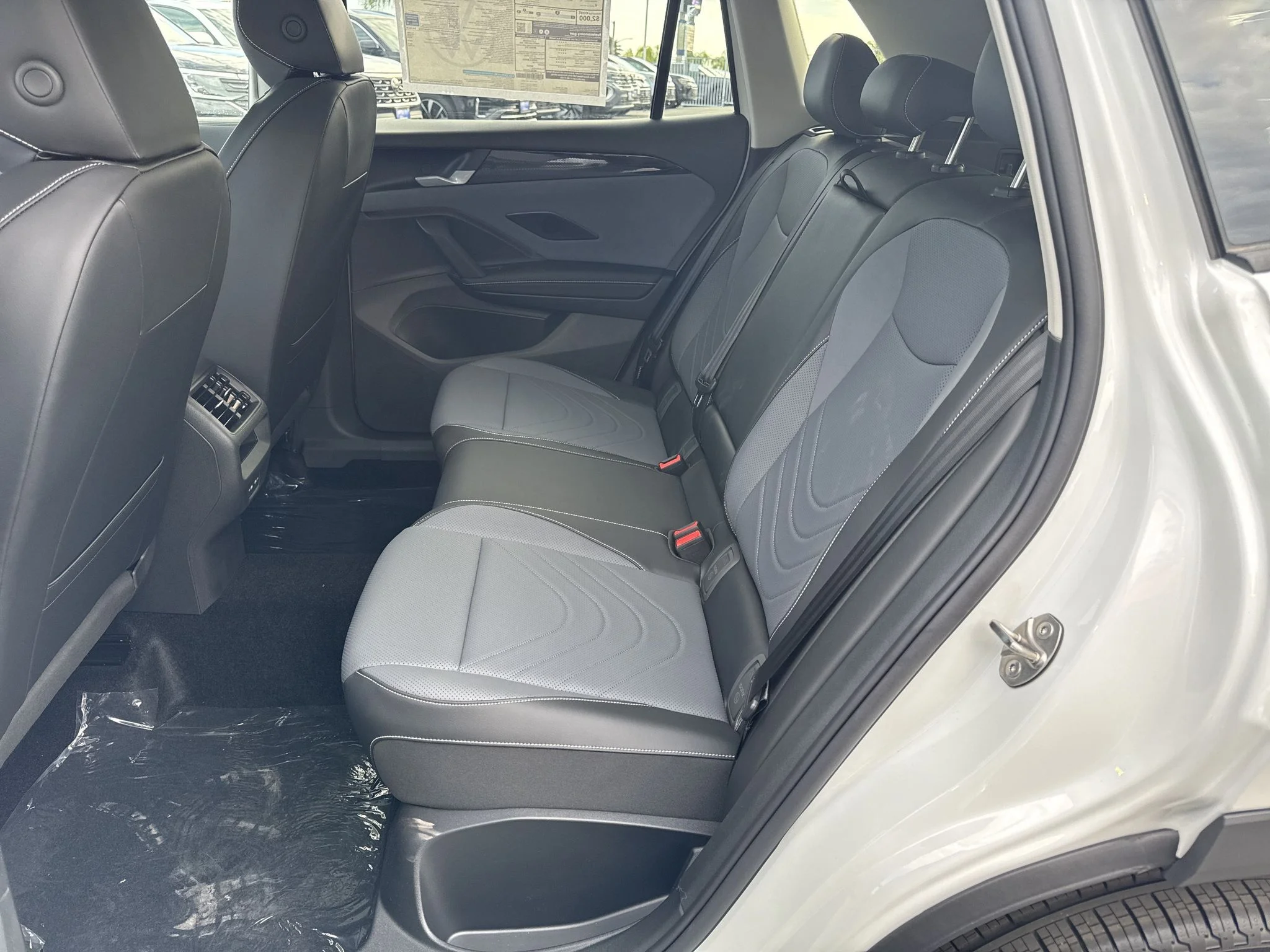 New 2026 Pure White Volkswagen SE image 31