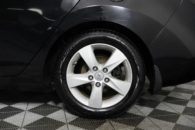 Used 2013 Black Hyundai GLS image 13