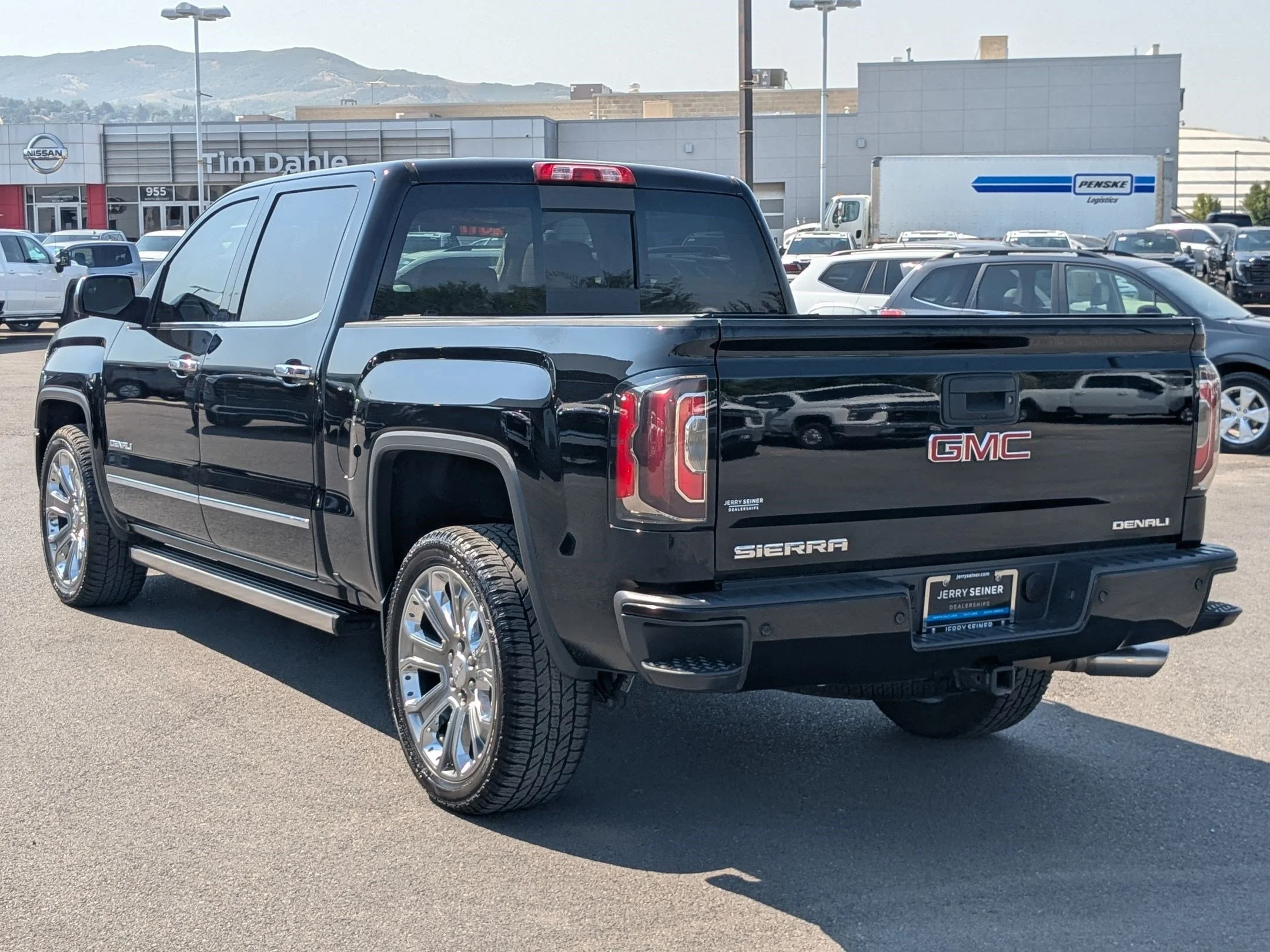 Used 2017 Onyx Black GMC Denali image 3