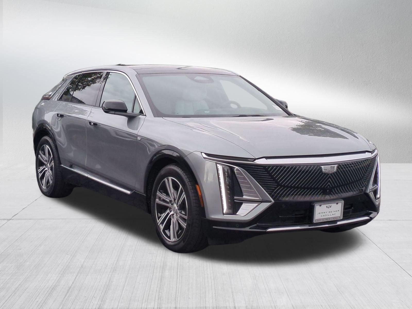 Used 2024 Argent Silver Metallic Cadillac Luxury image 8