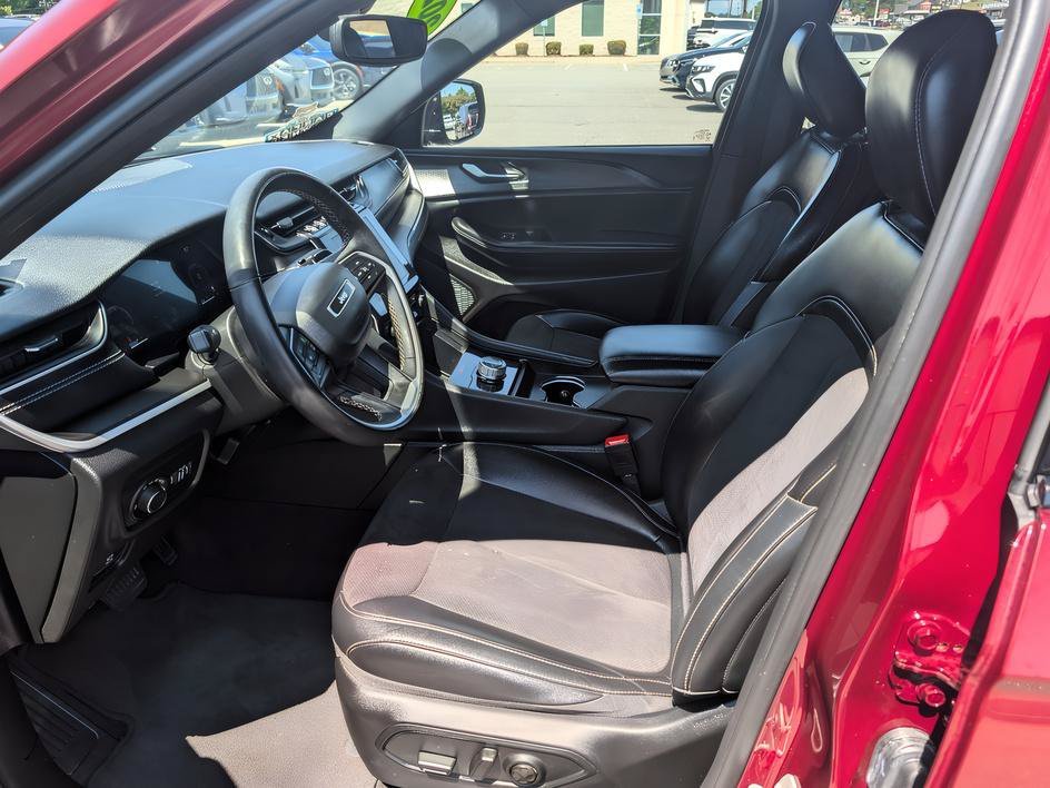 Used 2023 Velvet Red Pearlcoat Jeep Altitude image 8