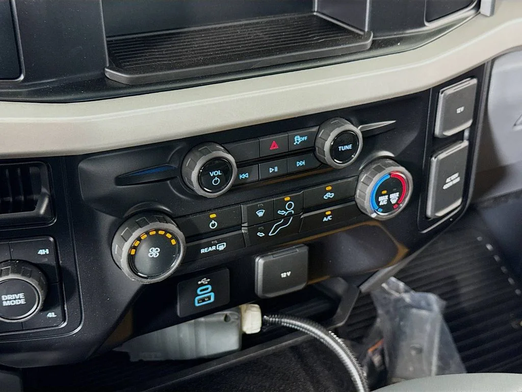New 2025 Oxford White Ford F-450® XL image 15