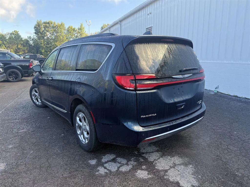Used 2022 Fathom Blue Pearlcoat Chrysler Limited image 10
