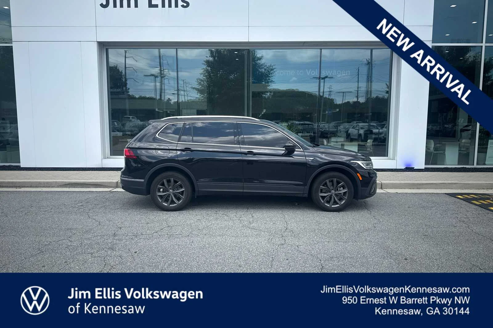 2022 Volkswagen Tiguan 2.0T SE's photo
