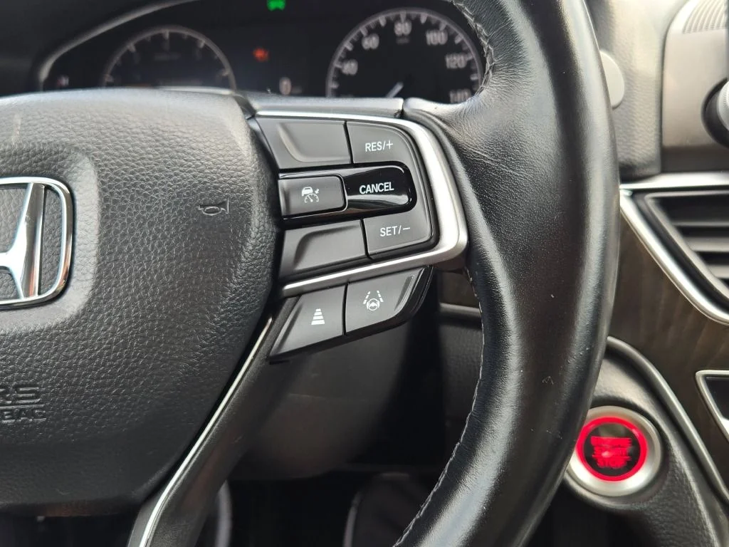 Used 2022 Silver Honda EX-L image 31