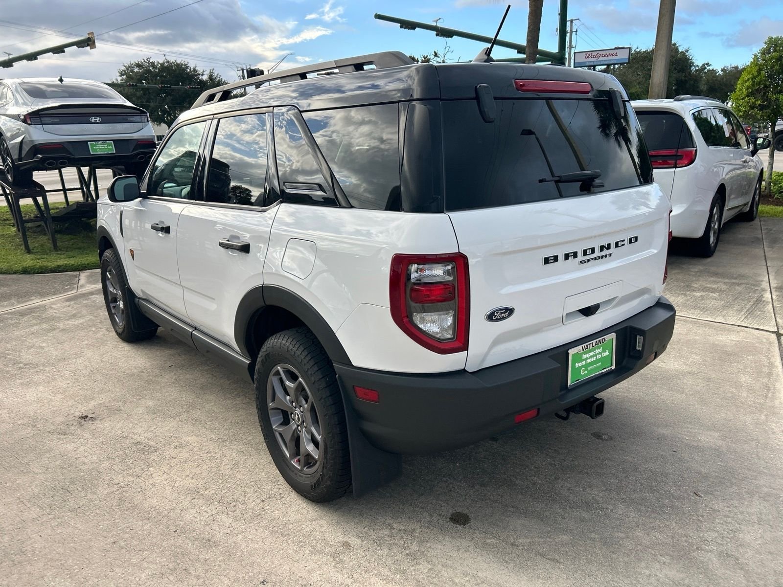 Used 2024 White Ford Badlands image 3