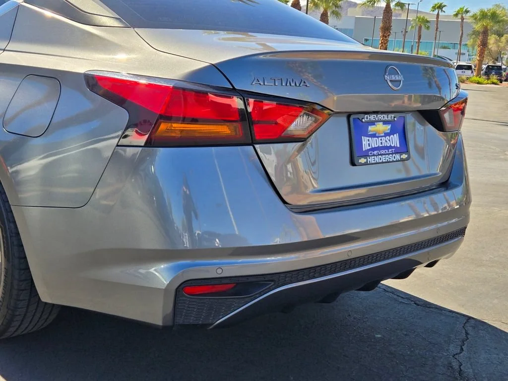 Used 2023 Gun Metallic Nissan 2.5 SV image 5