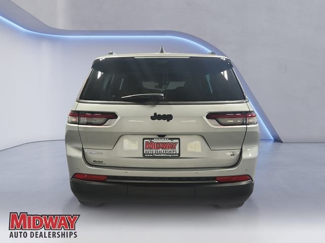 New 2026 Silver Zynith Exterior Paint Jeep Limited image 4