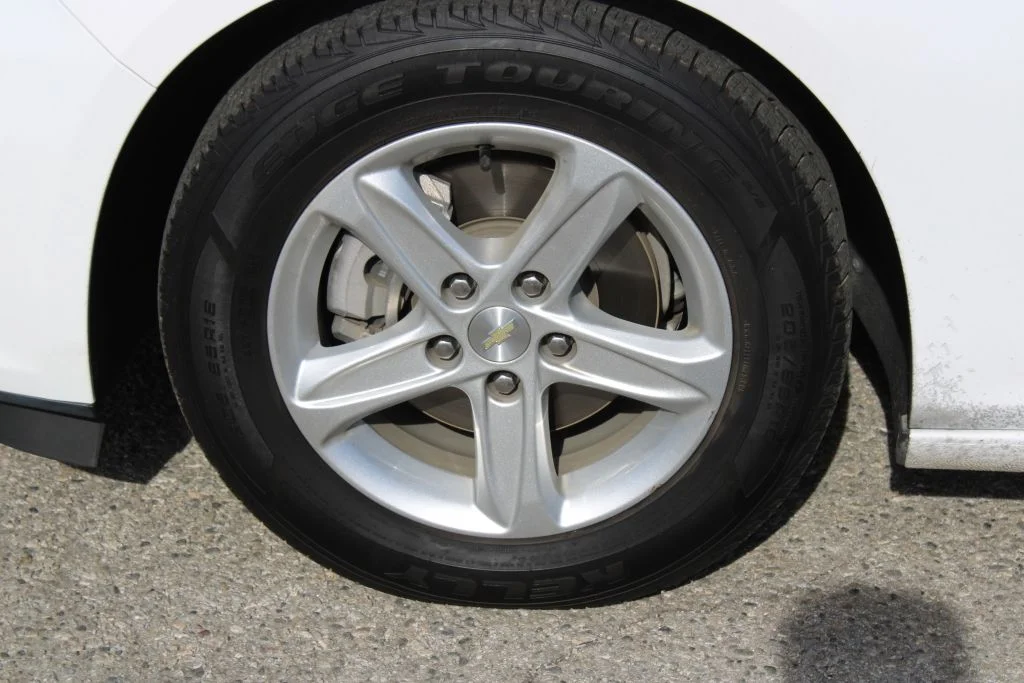 Used 2020 White Chevrolet LS image 8