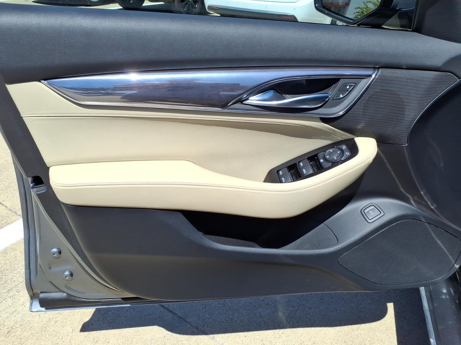Used 2020 GRAY Cadillac Luxury image 17