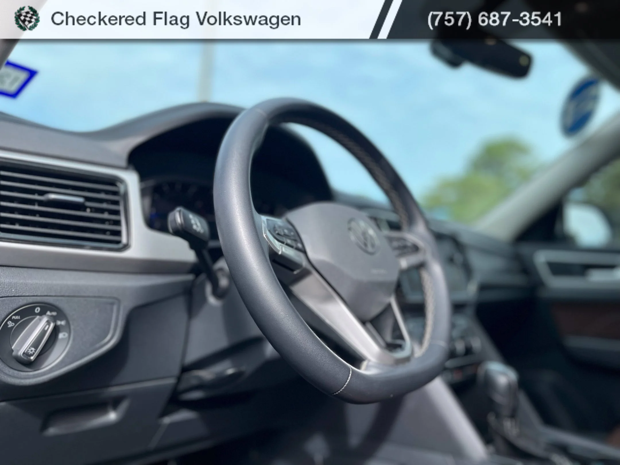 Used 2022 Pure White Volkswagen 3.6L V6 SE w/Technology image 17
