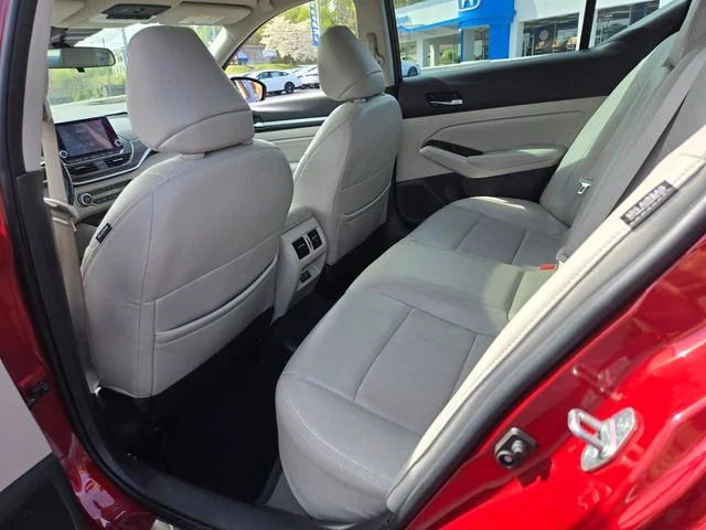Used 2022 Red Nissan 2.5 SL image 18