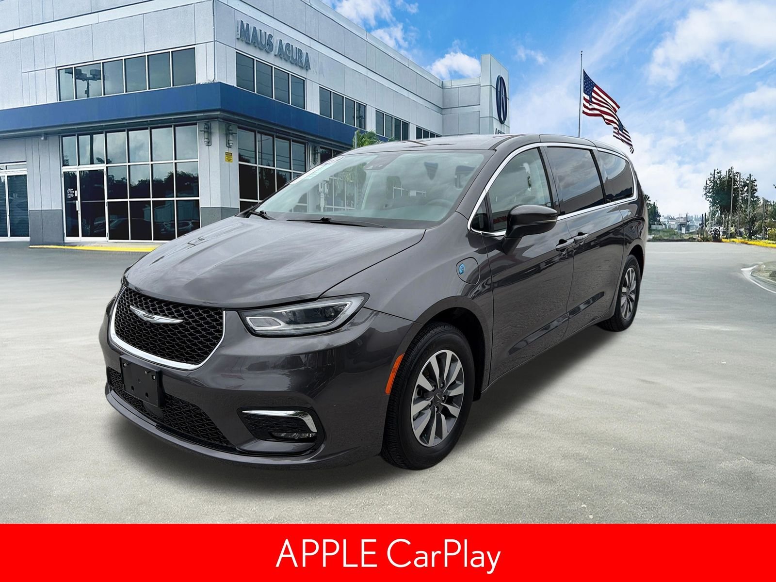 Used 2023 Crystal Metallic Chrysler Touring L image 9