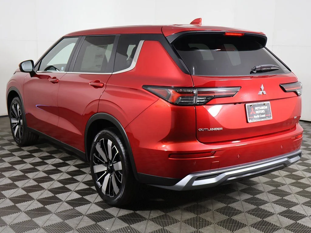 2025 Mitsubishi Outlander SE - Photo 11