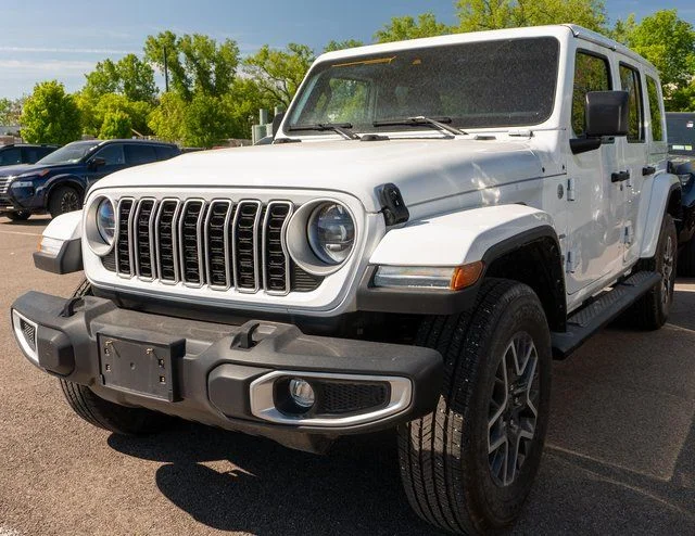 Used 2024  Jeep Sahara image 1