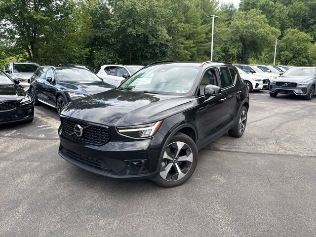 2023 Volvo XC40 B5 Plus Dark AWD's photo