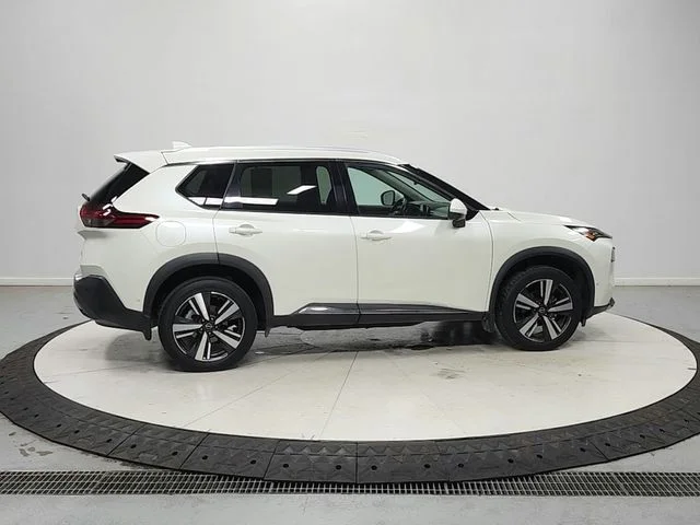 Used 2023 White Nissan SL image 9