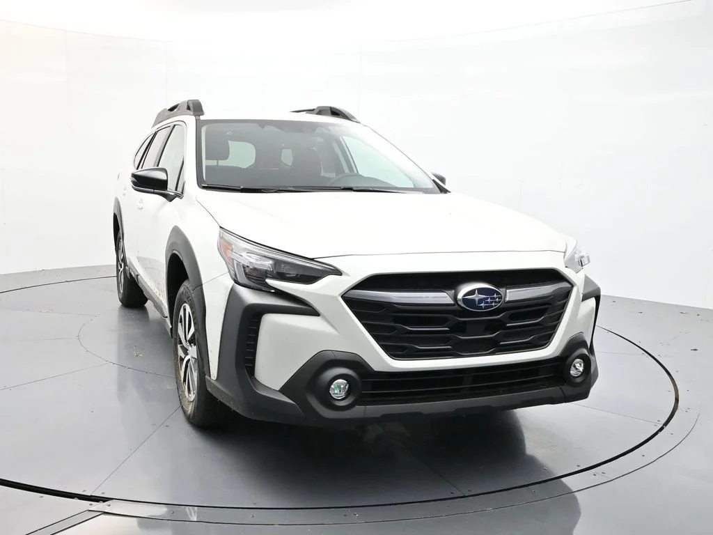2025 Subaru Outback Premium's photo