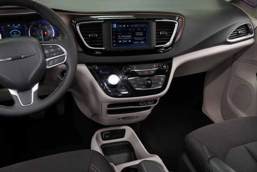 Used 2023 White Chrysler LX image 23