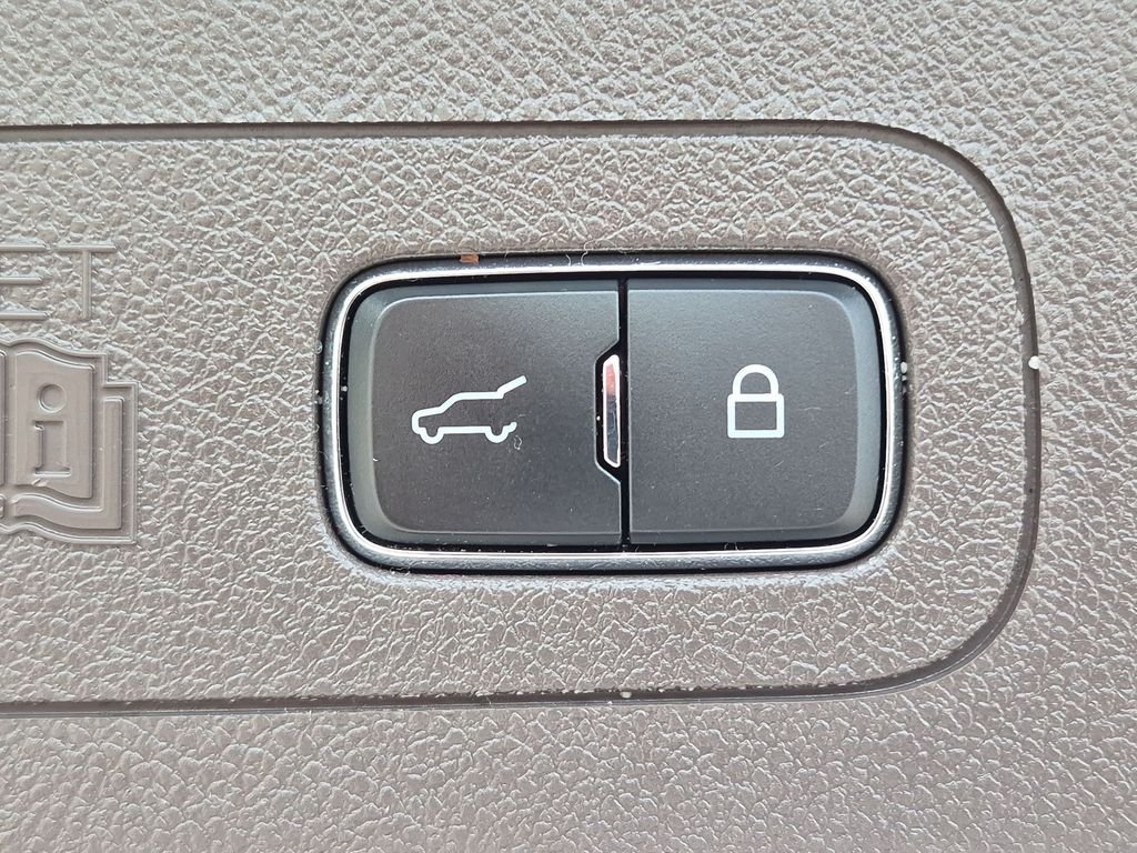 Used 2023 Gray Lincoln Standard image 31