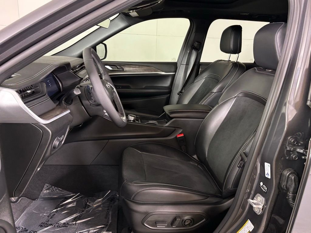 New 2026 Baltic Gray Metallic Clear-Coat Exterior Paint Jeep Altitude image 17
