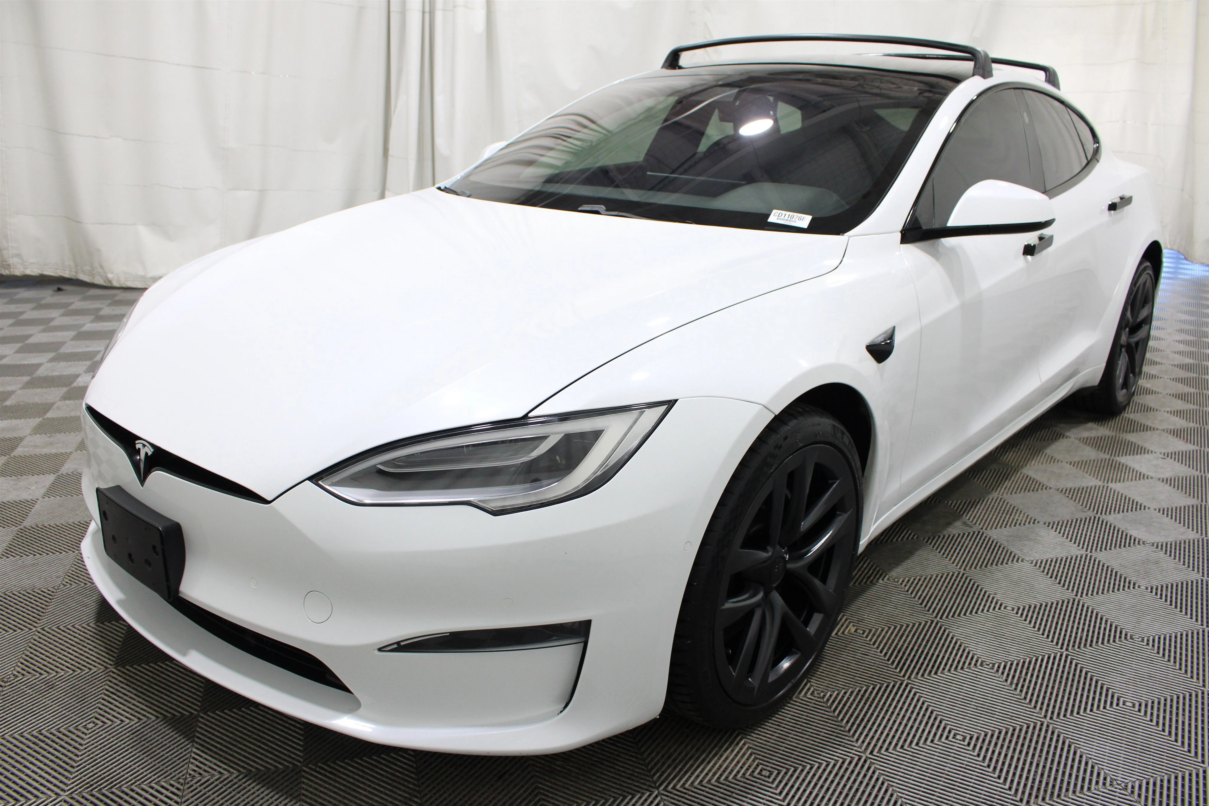 Used 2021 Pearl White Multi-Coat Tesla Plaid image 28