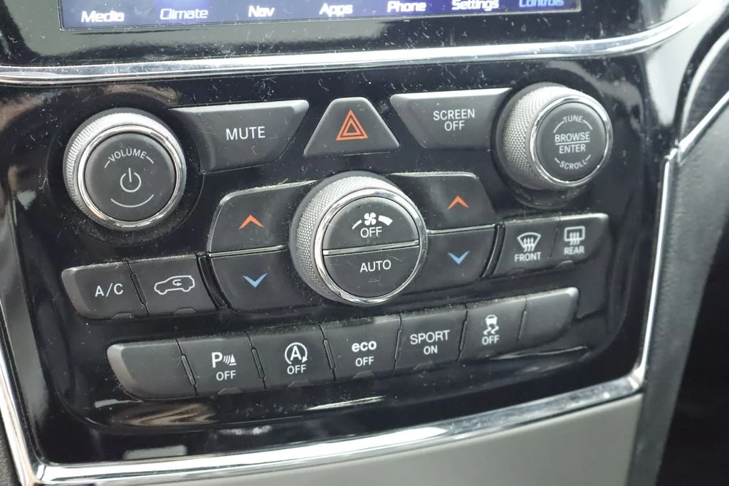 Certified Used 2020 White Jeep Overland image 32