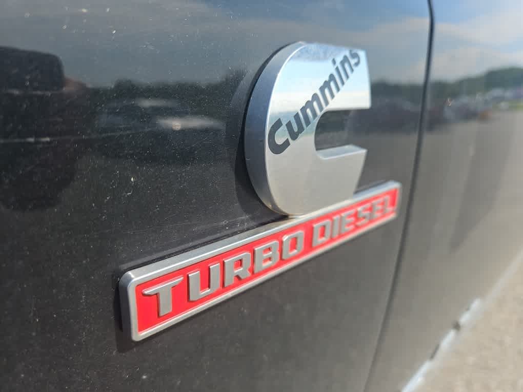Used 2019 Diamond Black Crystal Pearlcoat Ram Laramie image 4