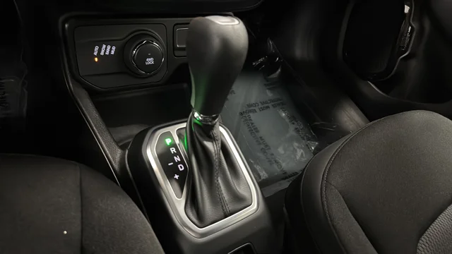 Used 2023 Alpine White Jeep Altitude image 18
