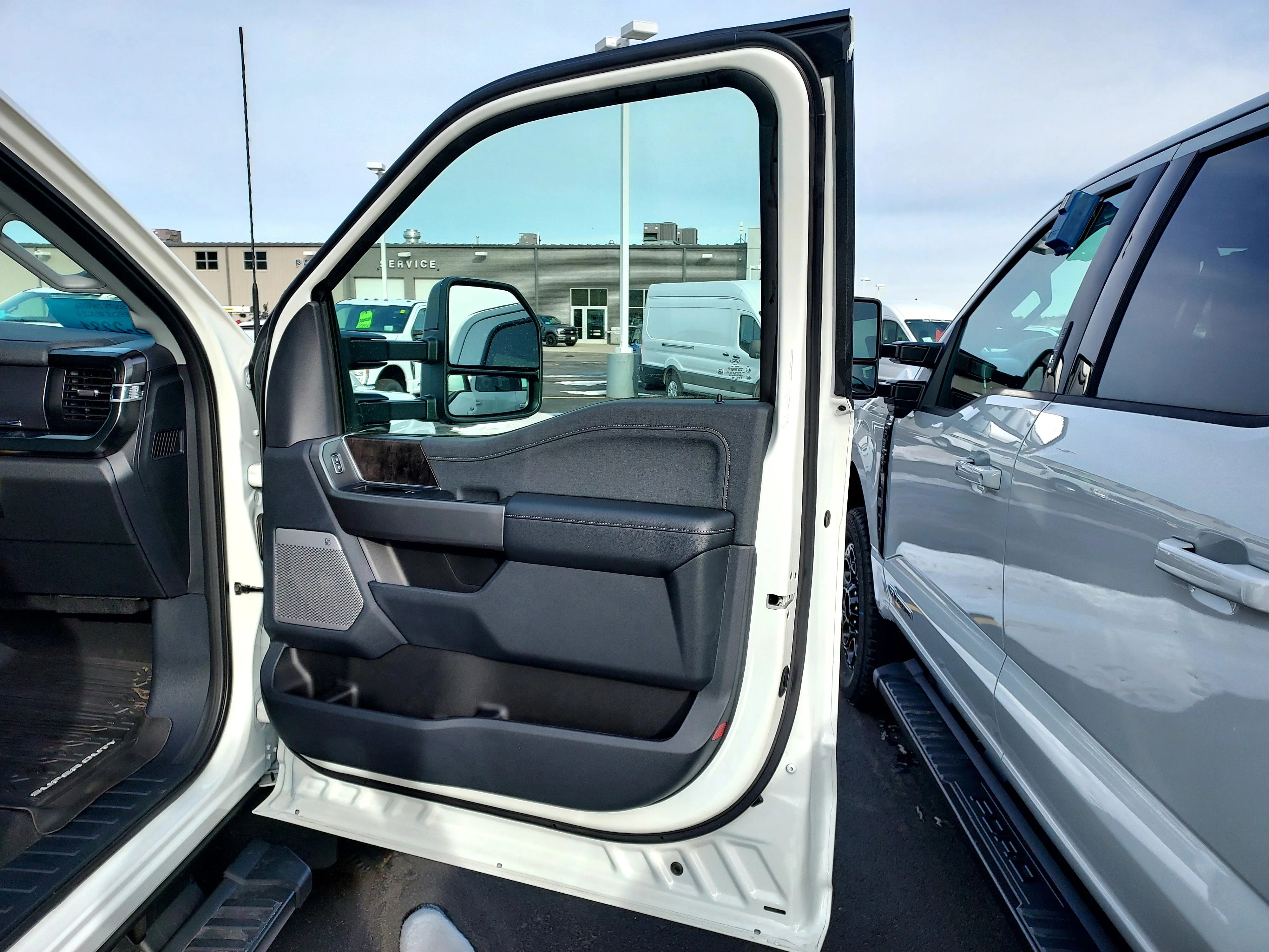 New 2026 Star White Metallic Tri-Coat Ford LARIAT image 24