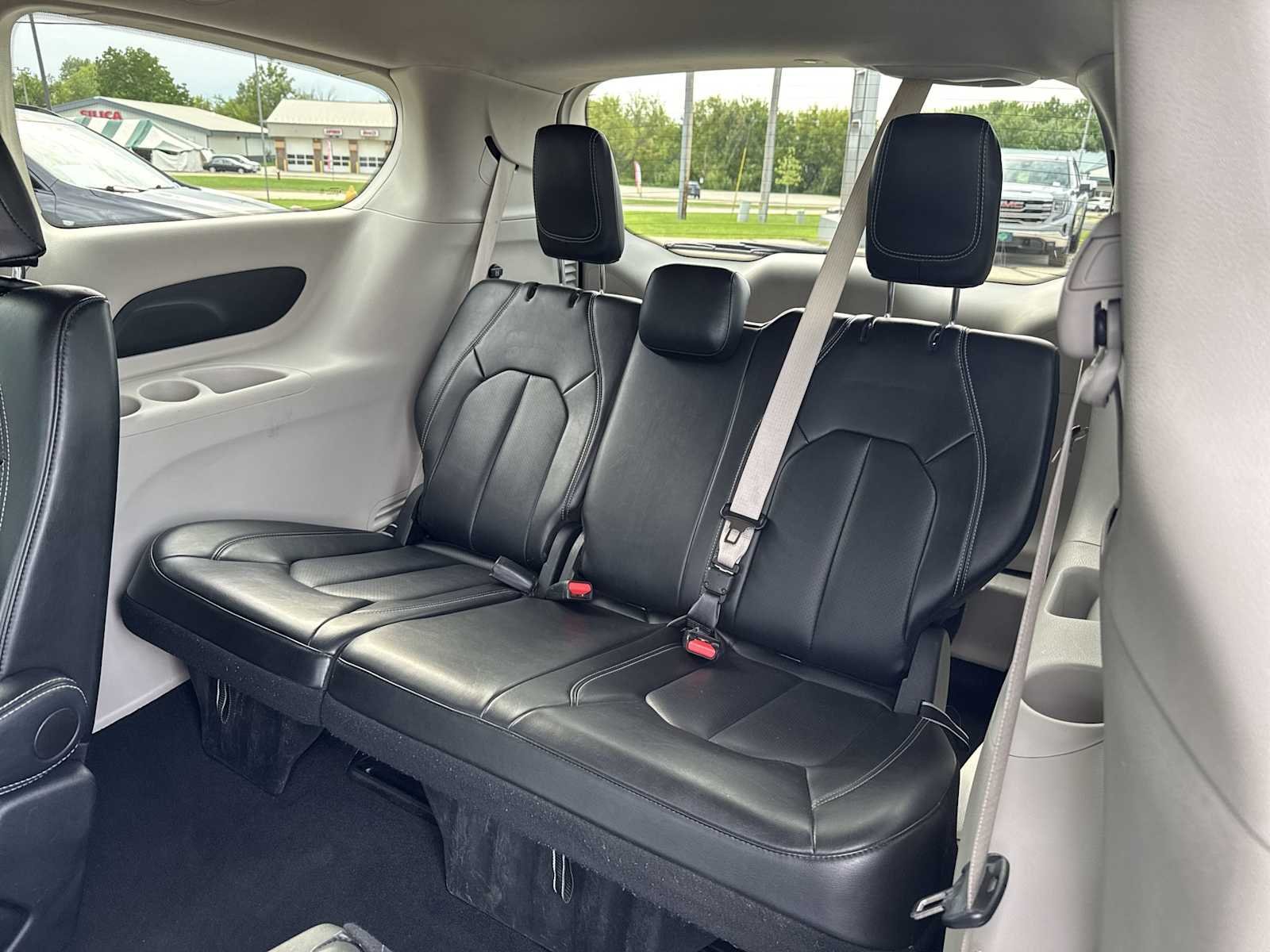 Used 2024 Silver Chrysler Touring L image 21