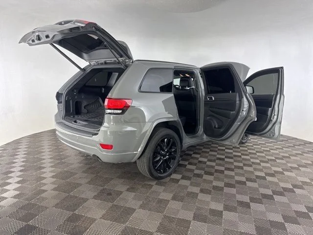 Used 2020 Gray Jeep Altitude image 16