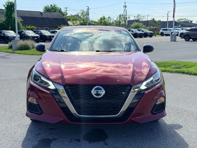 Used 2021 Scarlet Nissan 2.5 SR image 9