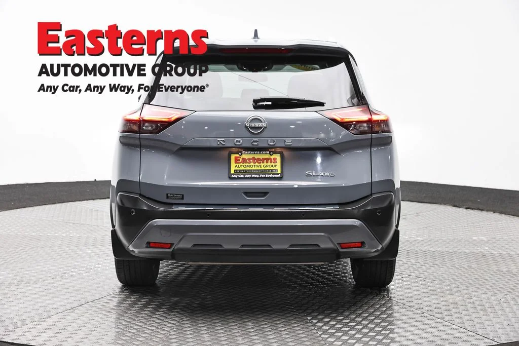Used 2023 Gray Nissan SL image 6