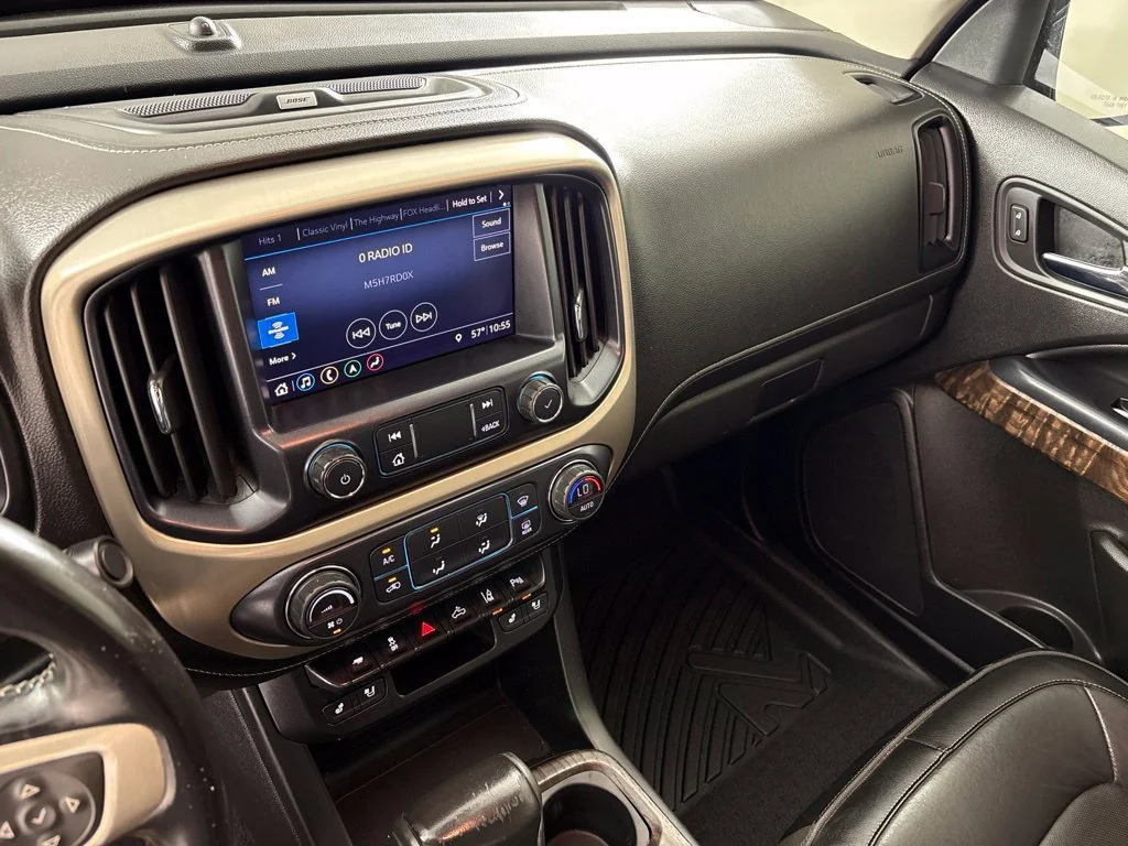 Certified Used 2021 HUNTER METALLIC GMC 4WD Denali image 34