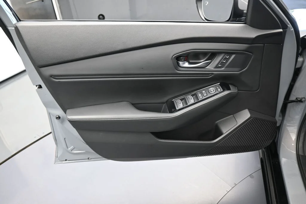 Used 2024 Solar Silver Metallic Honda Touring image 13