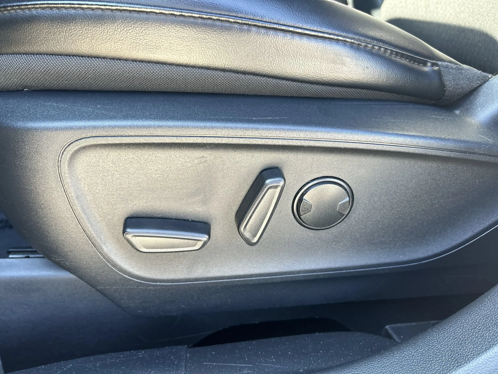 Used 2024 Agate Black Metallic Ford ST-Line image 14