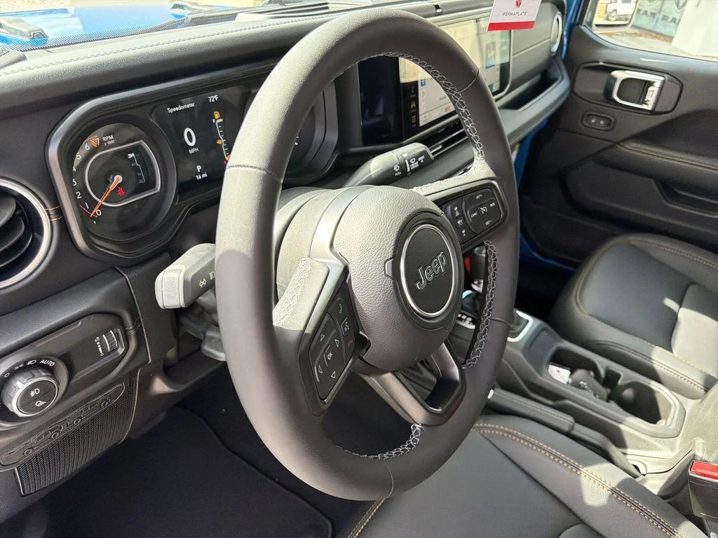 2026 Jeep Gladiator Sahara - Photo 11