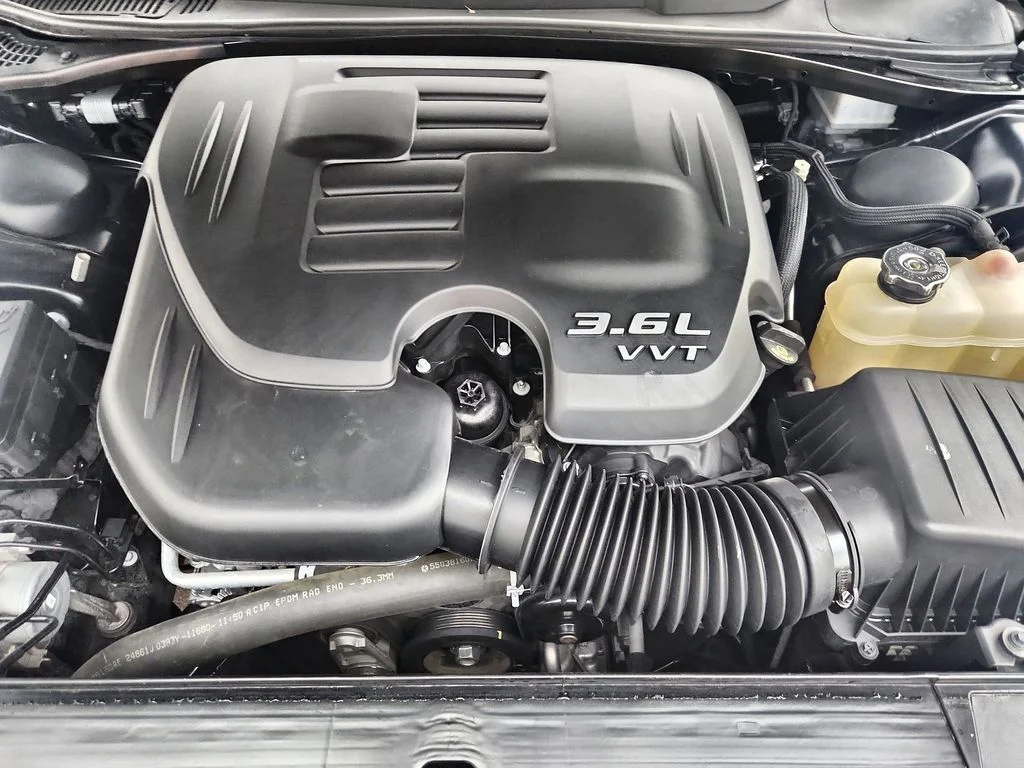 Used 2023 Black Dodge SXT image 38