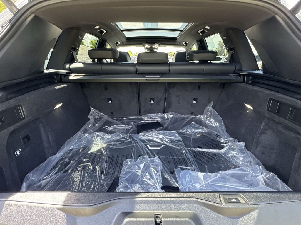 New 2026 Mineral White Metallic BMW xDrive40i image 21