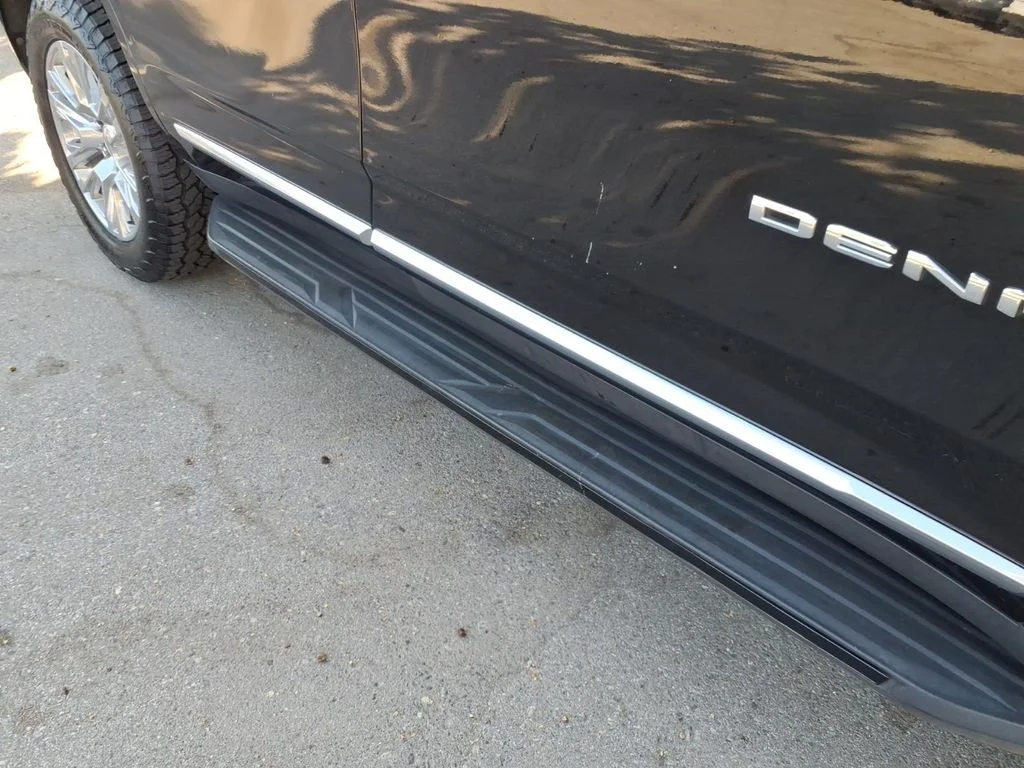 Used 2023 Black GMC Denali image 5