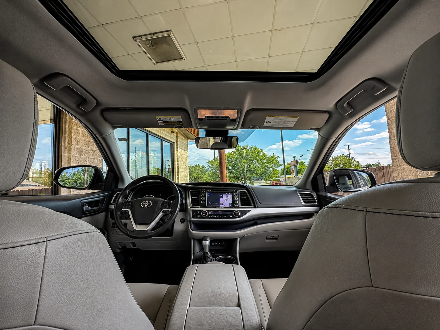 Used 2019 White Toyota XLE image 2