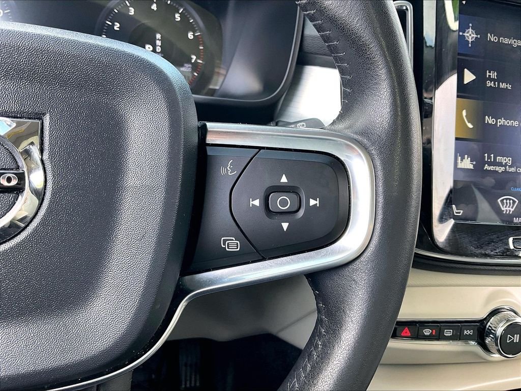 Used 2020 White Volvo Momentum image 23